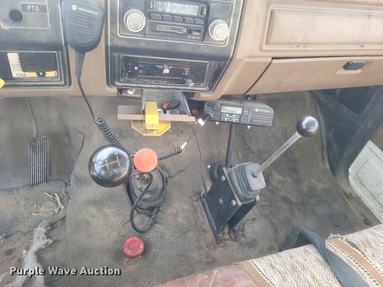 image for item DS5178 1986 Ford F700 utility / service truck