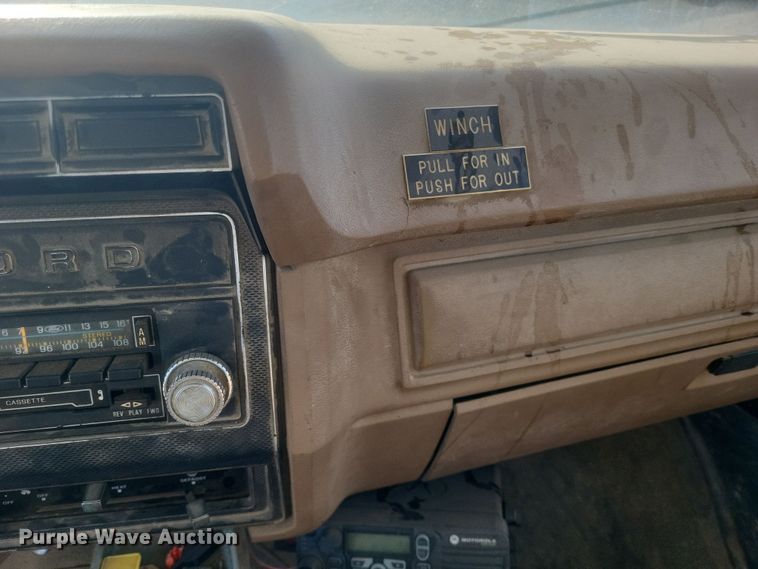 image for item DS5178 1986 Ford F700 utility / service truck