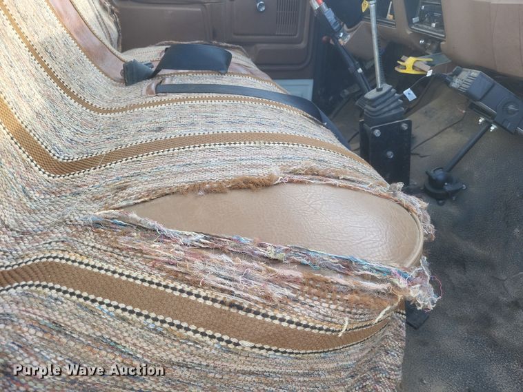 image for item DS5178 1986 Ford F700 utility / service truck