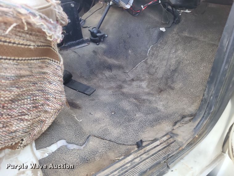 image for item DS5178 1986 Ford F700 utility / service truck