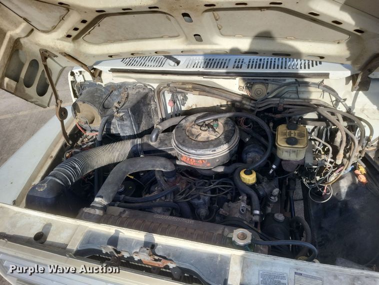 image for item DS5178 1986 Ford F700 utility / service truck