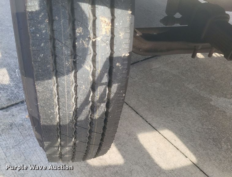 image for item DS5178 1986 Ford F700 utility / service truck