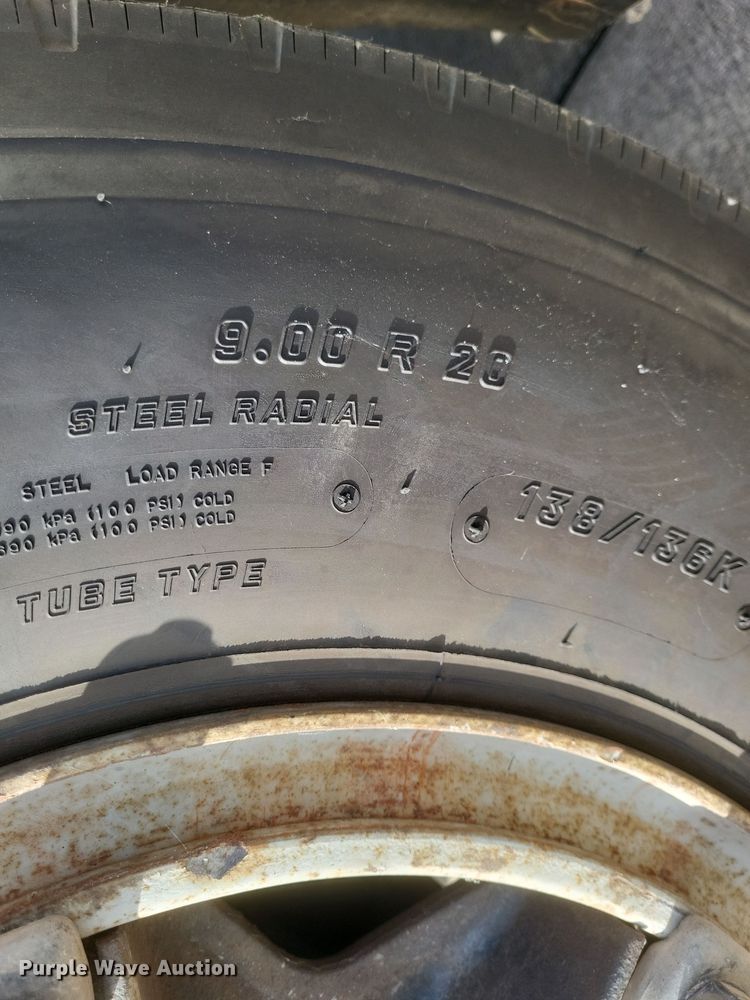 image for item DS5178 1986 Ford F700 utility / service truck