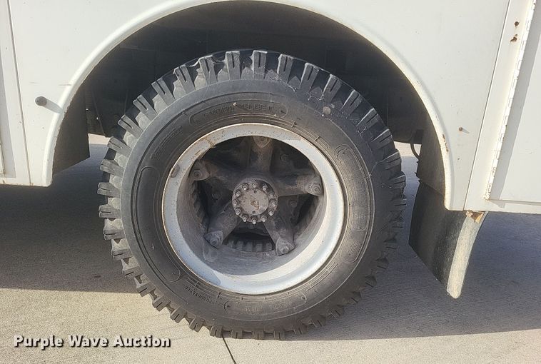 image for item DS5178 1986 Ford F700 utility / service truck