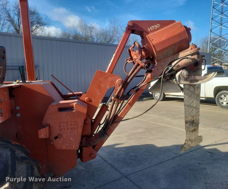 image for item DS5180 1992 Ditch Witch 7520DD cable plow
