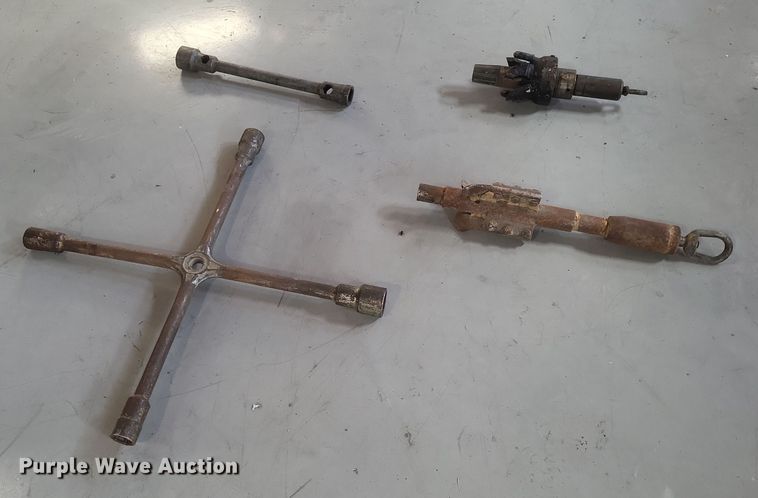 image for item DS5180 1992 Ditch Witch 7520DD cable plow