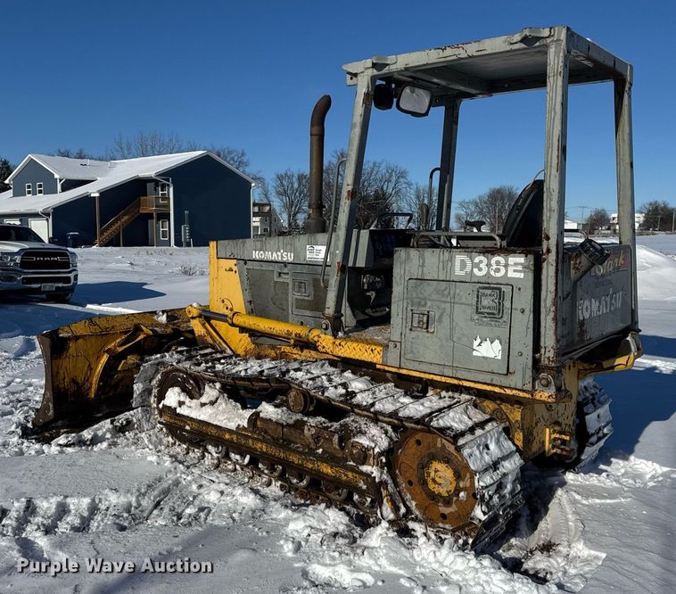 image for item DU3291 1998 Komatsu D38E dozer