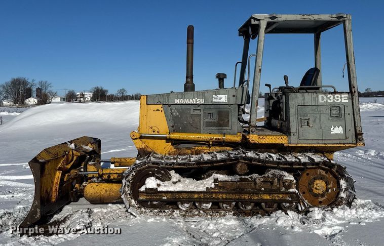 image for item DU3291 1998 Komatsu D38E dozer