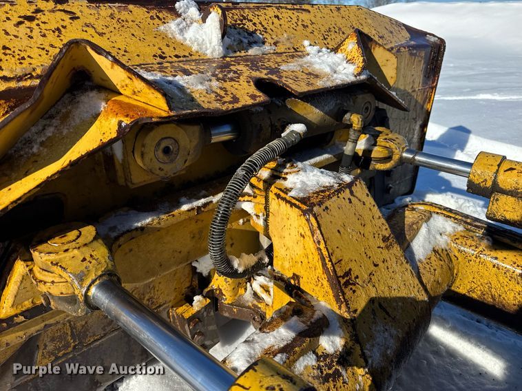 image for item DU3291 1998 Komatsu D38E dozer