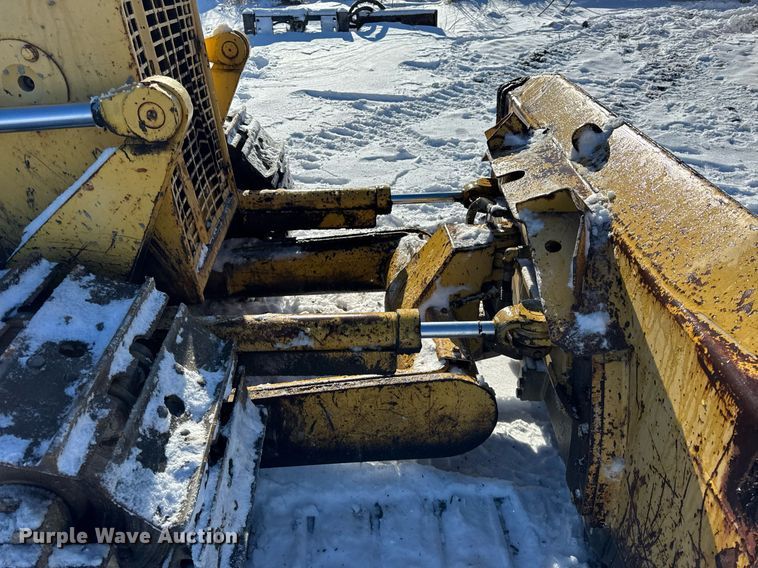 image for item DU3291 1998 Komatsu D38E dozer