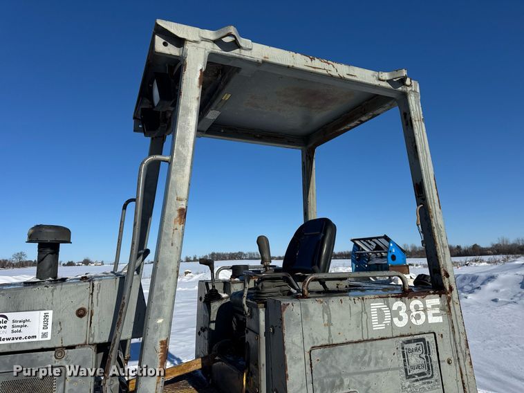 image for item DU3291 1998 Komatsu D38E dozer