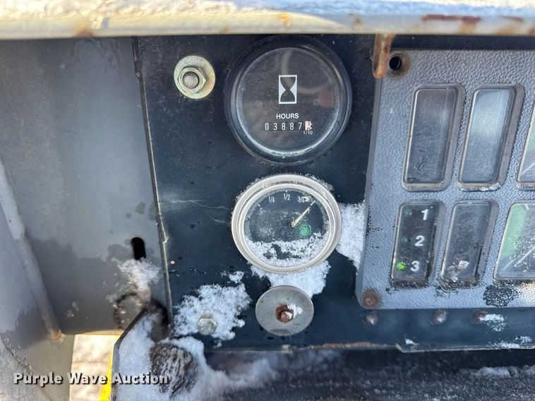 image for item DU3291 1998 Komatsu D38E dozer