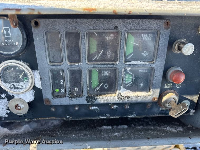 image for item DU3291 1998 Komatsu D38E dozer