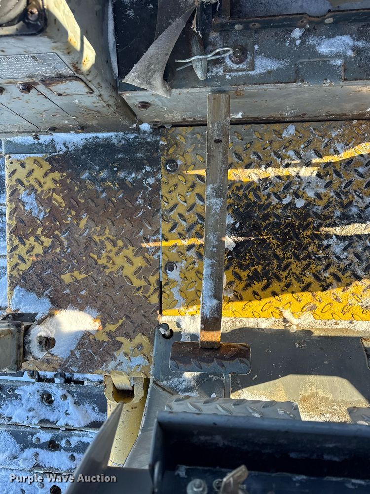 image for item DU3291 1998 Komatsu D38E dozer