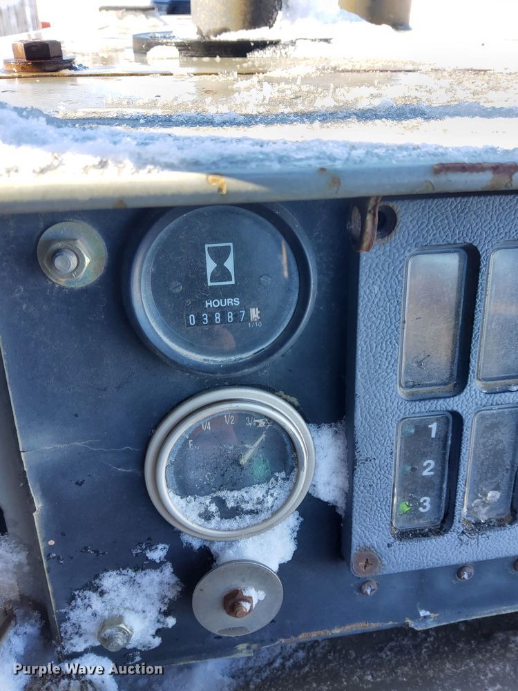 image for item DU3291 1998 Komatsu D38E dozer