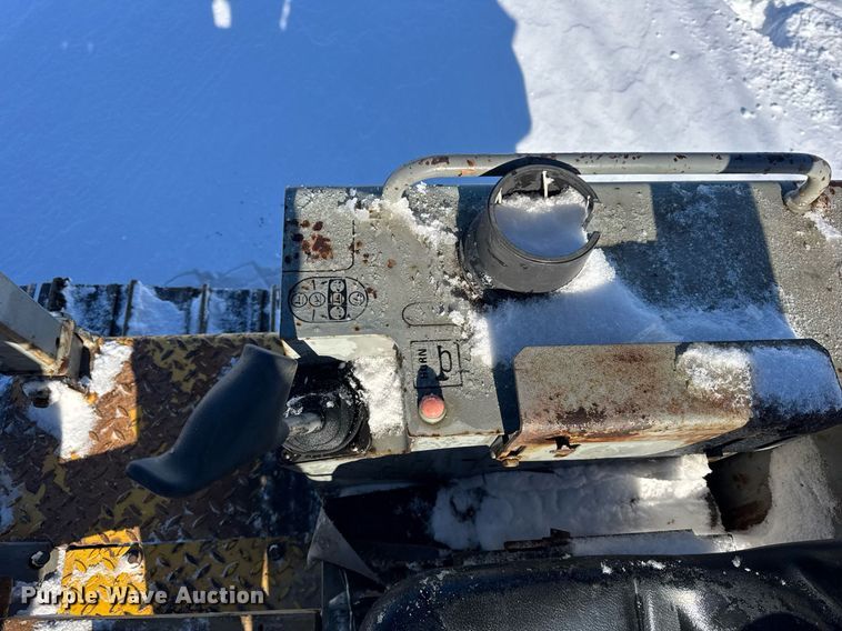 image for item DU3291 1998 Komatsu D38E dozer