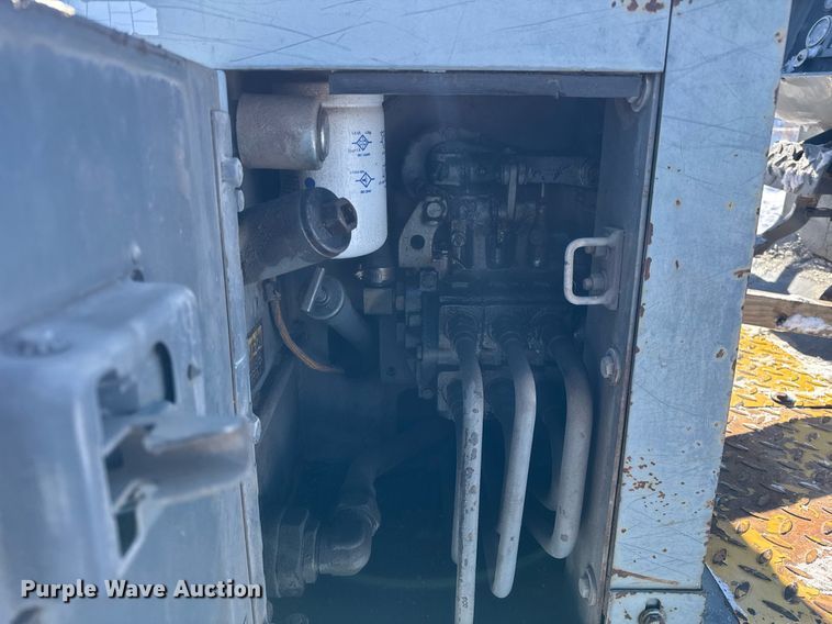 image for item DU3291 1998 Komatsu D38E dozer