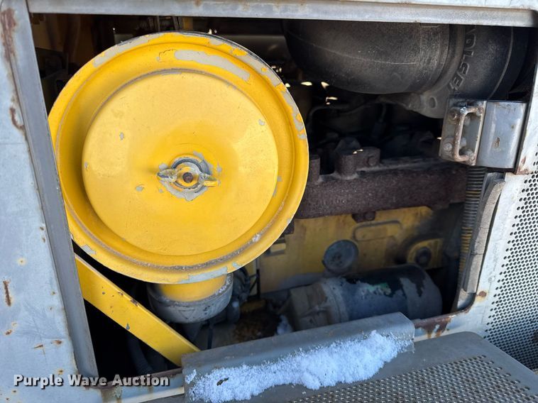 image for item DU3291 1998 Komatsu D38E dozer