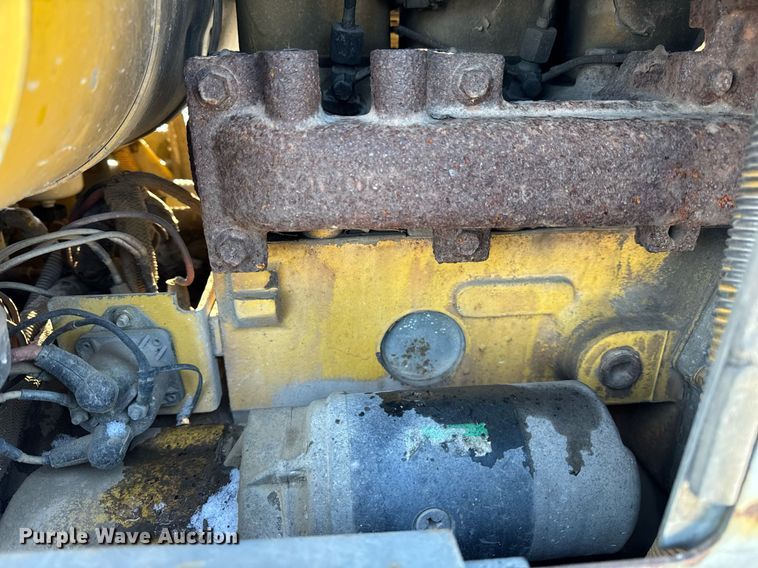 image for item DU3291 1998 Komatsu D38E dozer