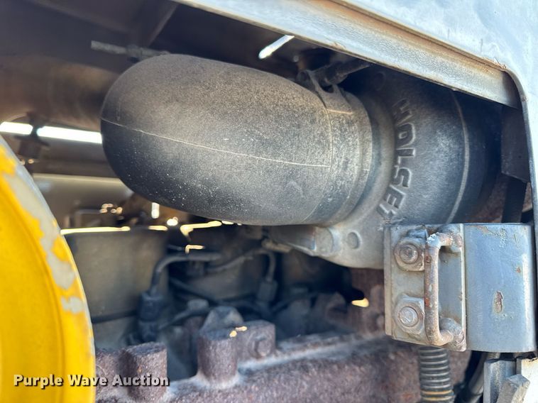 image for item DU3291 1998 Komatsu D38E dozer