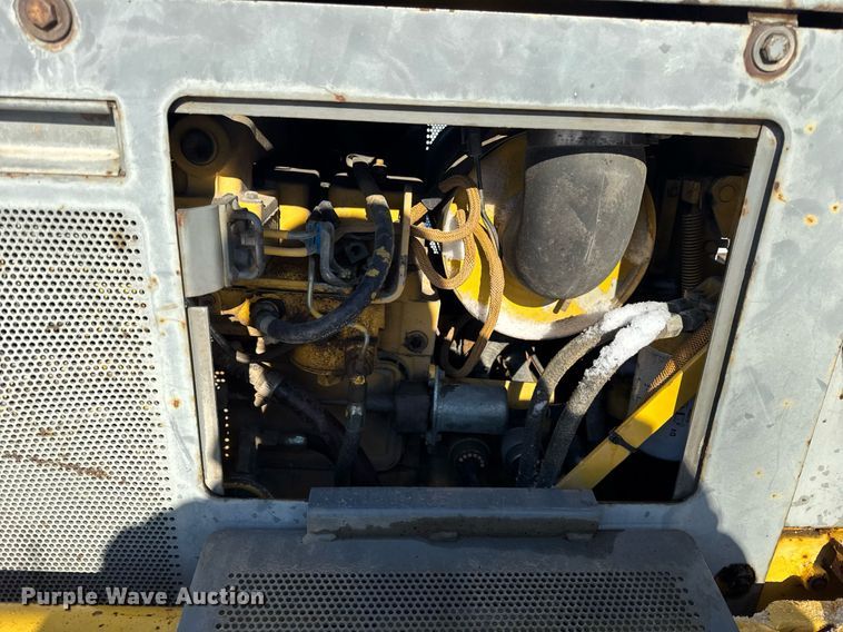 image for item DU3291 1998 Komatsu D38E dozer