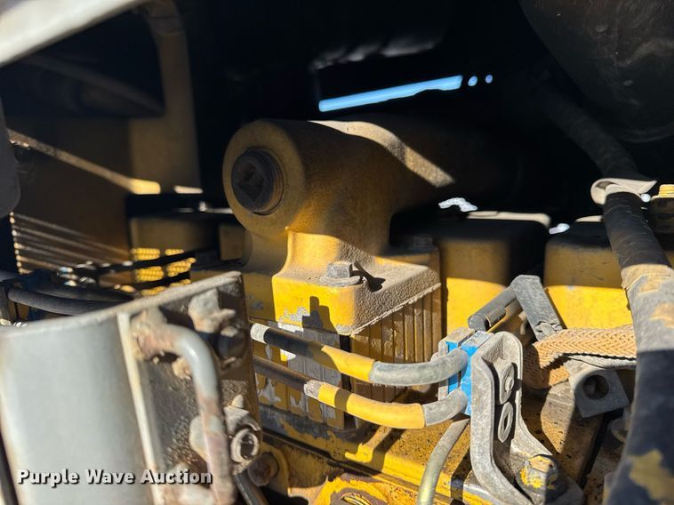 image for item DU3291 1998 Komatsu D38E dozer