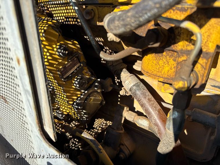 image for item DU3291 1998 Komatsu D38E dozer