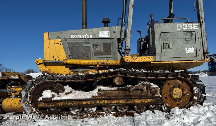 image for item DU3291 1998 Komatsu D38E dozer