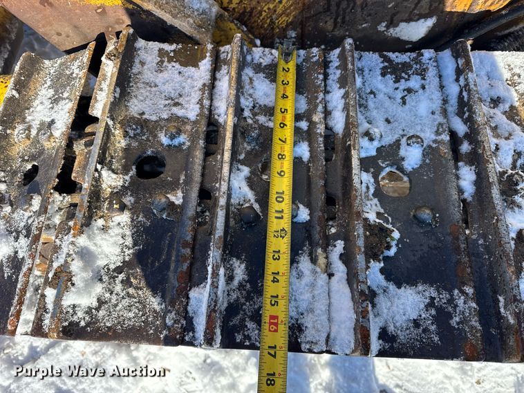 image for item DU3291 1998 Komatsu D38E dozer