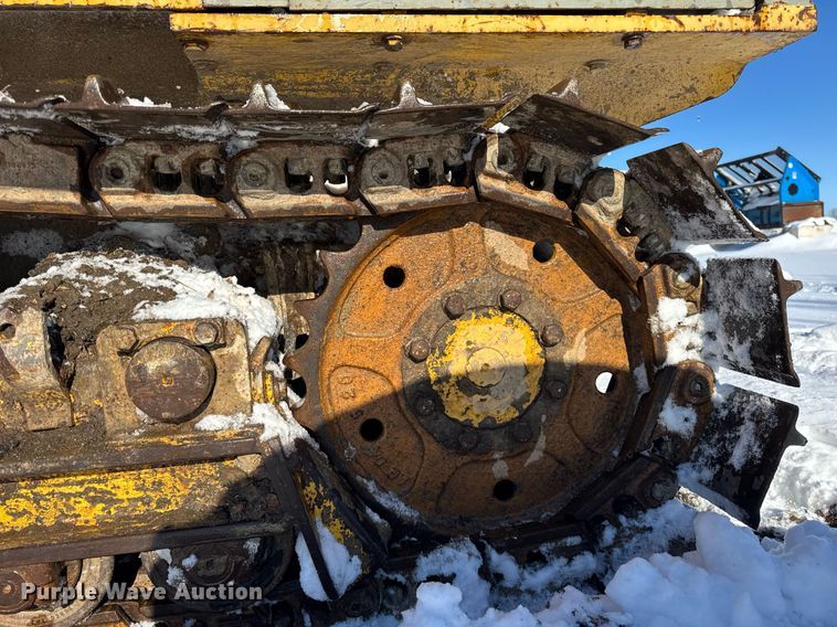 image for item DU3291 1998 Komatsu D38E dozer