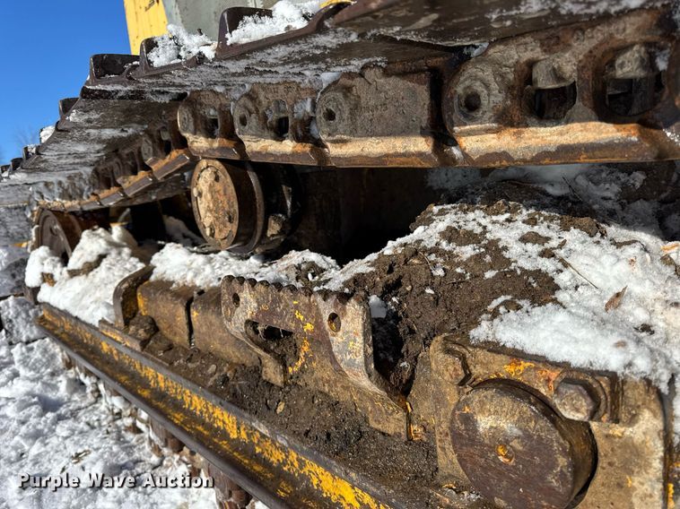 image for item DU3291 1998 Komatsu D38E dozer