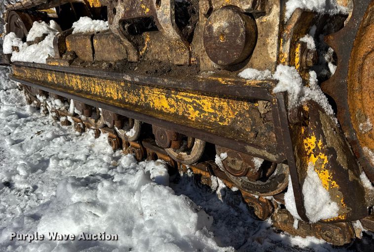 image for item DU3291 1998 Komatsu D38E dozer