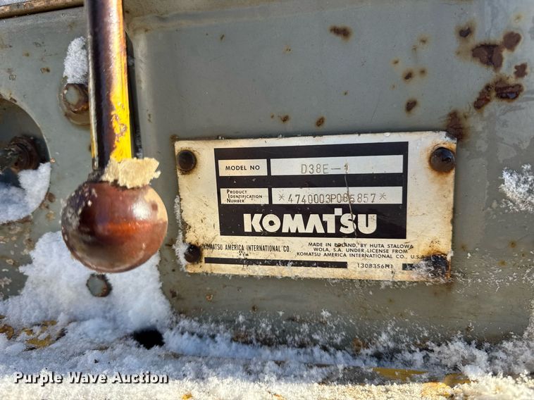 image for item DU3291 1998 Komatsu D38E dozer
