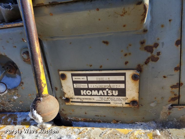 image for item DU3291 1998 Komatsu D38E dozer