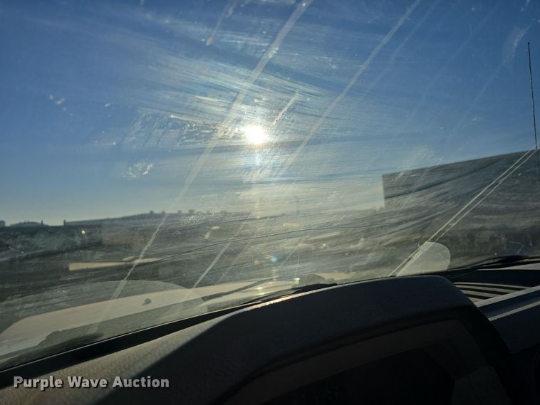 image for item DV0185 2009 Ford F450 Super Duty XL Crew Cab flatbed truck