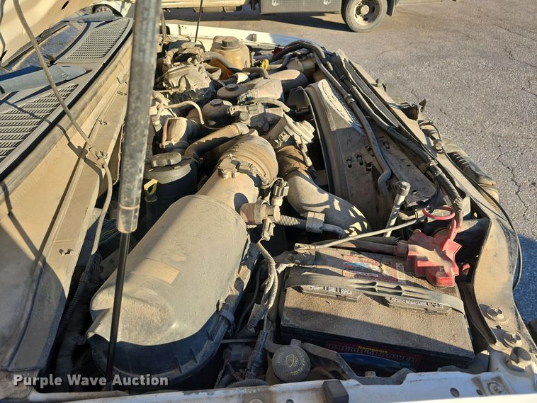 image for item DV0185 2009 Ford F450 Super Duty XL Crew Cab flatbed truck