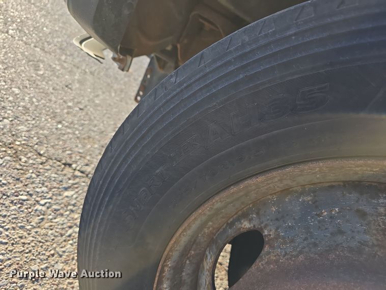 image for item DV0185 2009 Ford F450 Super Duty XL Crew Cab flatbed truck