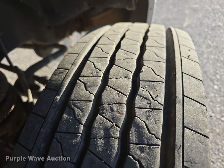 image for item DV0185 2009 Ford F450 Super Duty XL Crew Cab flatbed truck