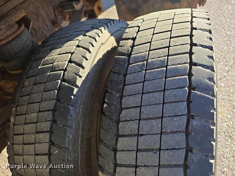 image for item DV0185 2009 Ford F450 Super Duty XL Crew Cab flatbed truck