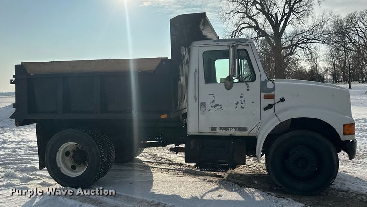 image for item DV0549 2001 International 4700 dump truck