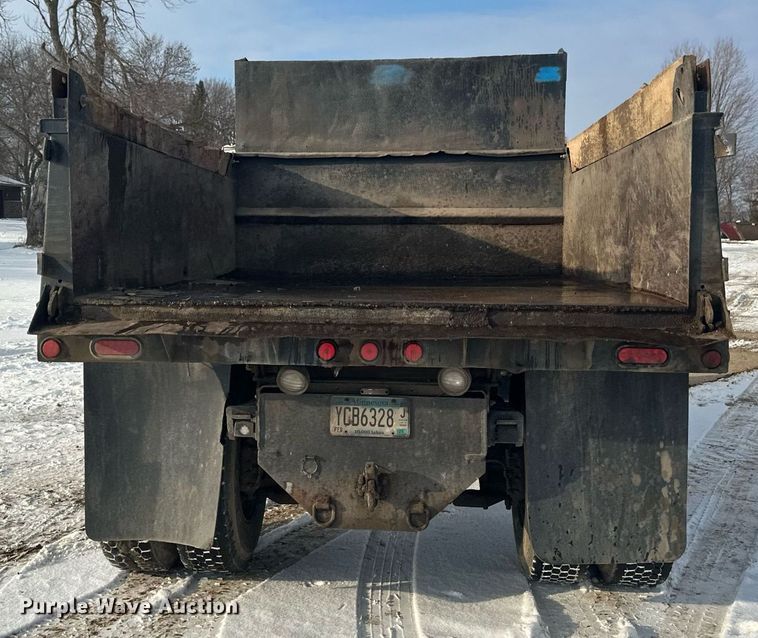 image for item DV0549 2001 International 4700 dump truck