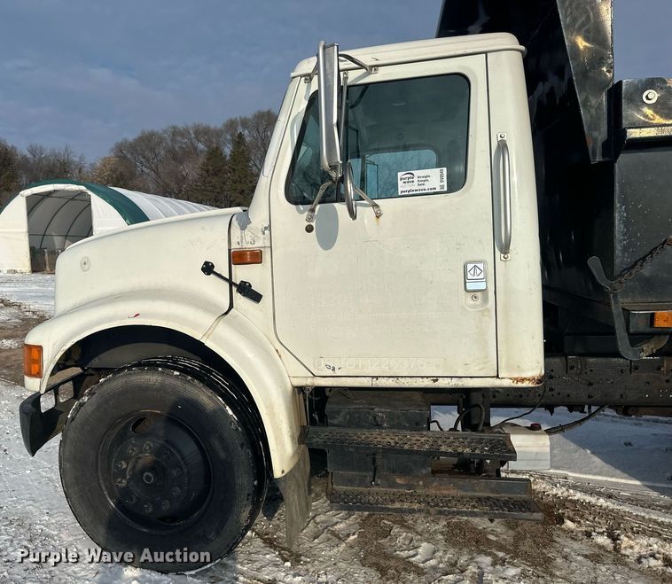 image for item DV0549 2001 International 4700 dump truck