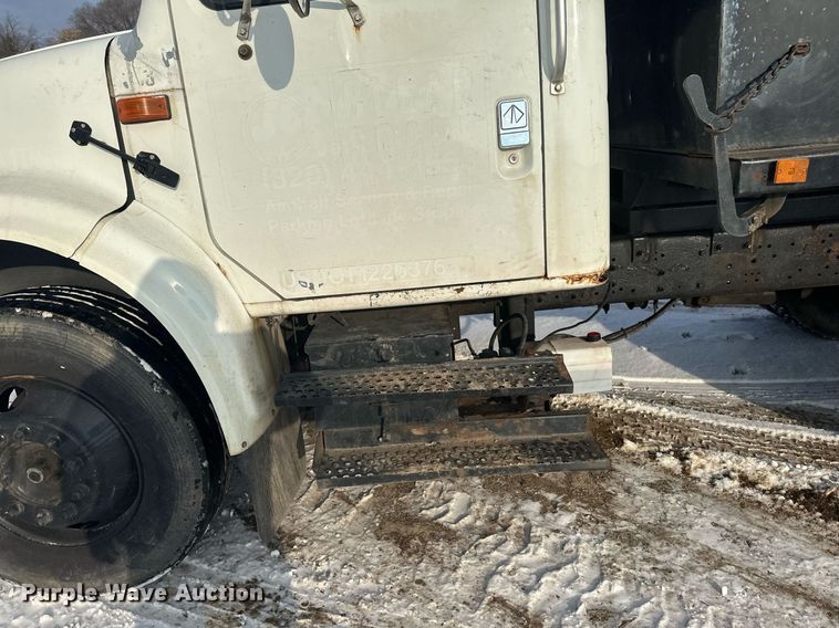 image for item DV0549 2001 International 4700 dump truck