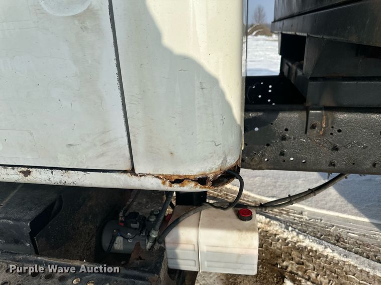 image for item DV0549 2001 International 4700 dump truck