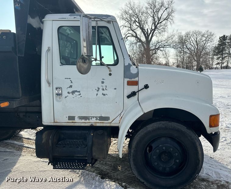 image for item DV0549 2001 International 4700 dump truck
