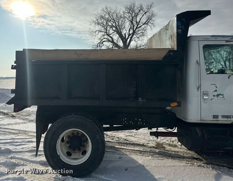 image for item DV0549 2001 International 4700 dump truck