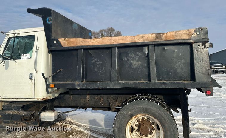image for item DV0549 2001 International 4700 dump truck