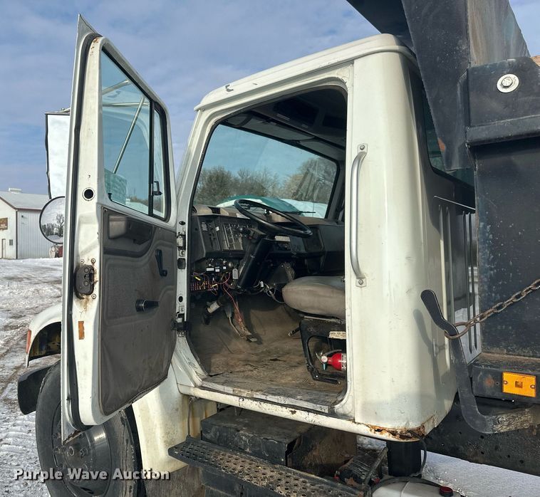 image for item DV0549 2001 International 4700 dump truck