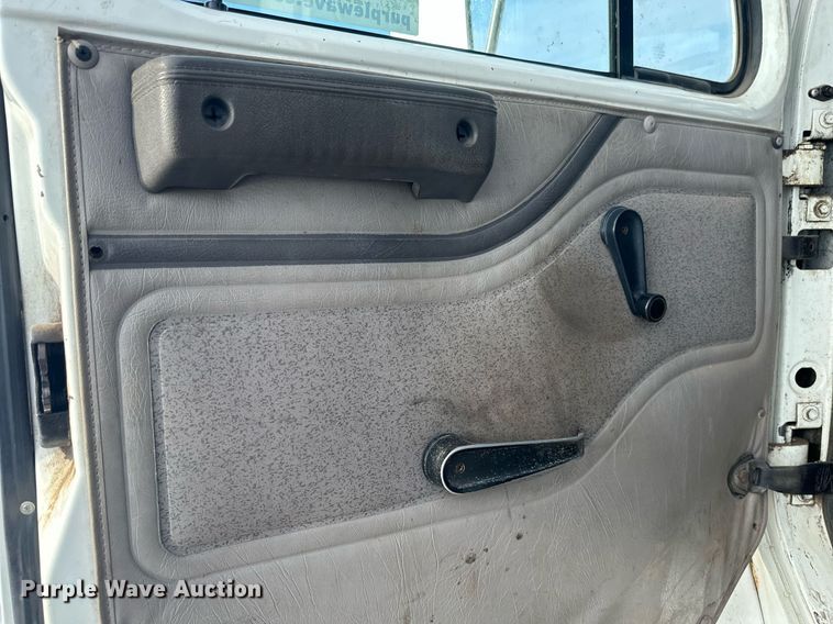 image for item DV0549 2001 International 4700 dump truck