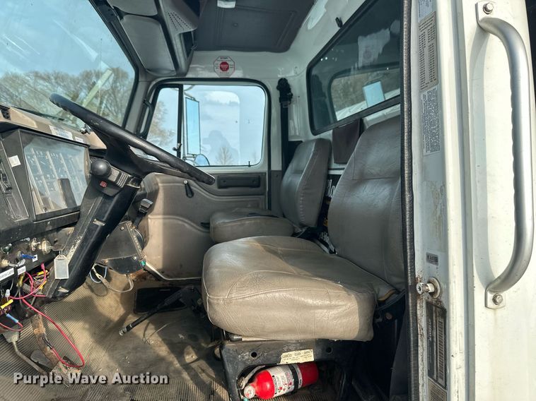 image for item DV0549 2001 International 4700 dump truck